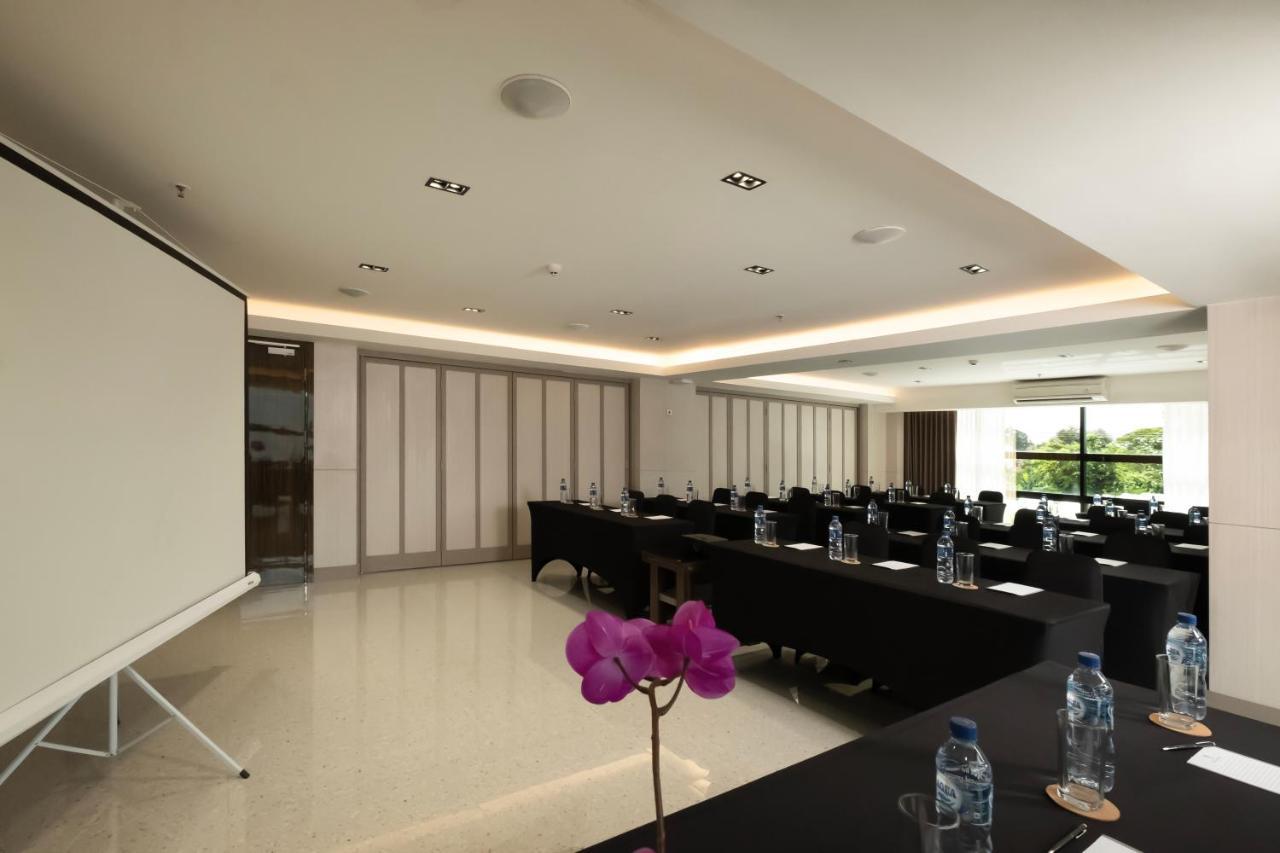 Dream Of Aventus Hotel Kuta Кута Экстерьер фото
